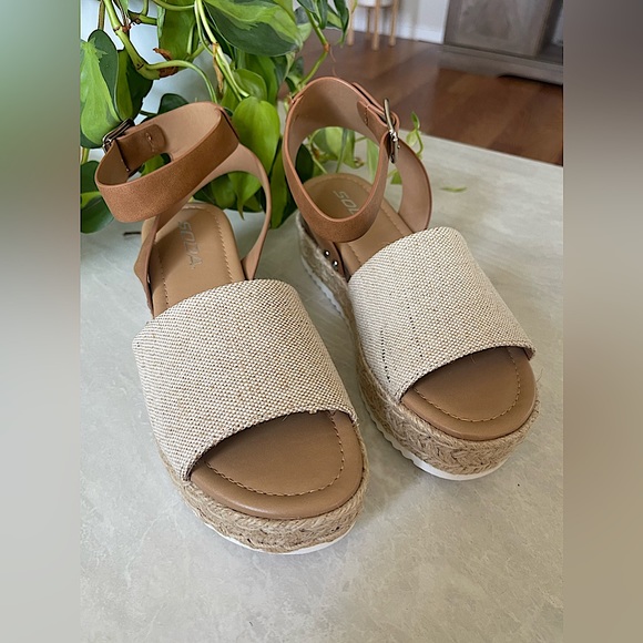 Soda Shoes - NWOT Soda Women's Size 6.5 Topic Open Toe Buckle Ankle Strap Espadrille Sandals